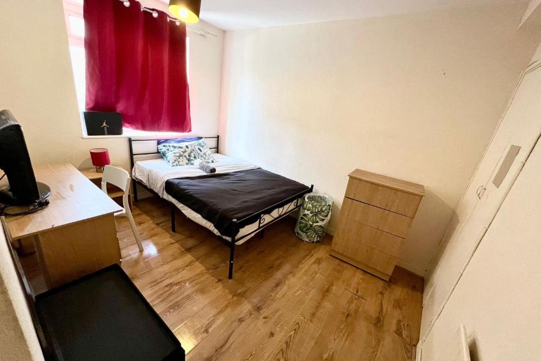 Photo of Others in Mile End