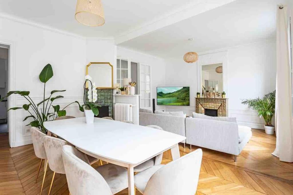 Photo of Livingroom in Saint-Lambert