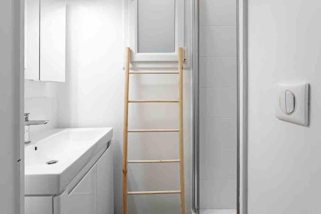 Photo of Bathroom in Saint-Lambert