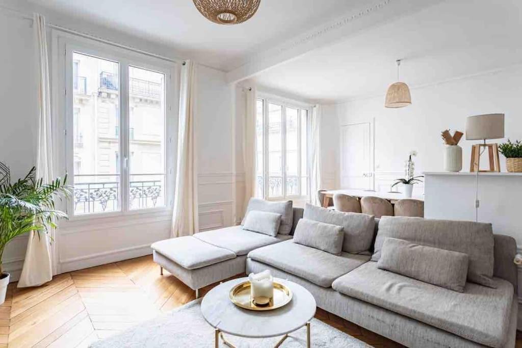 Photo of Livingroom in Saint-Lambert