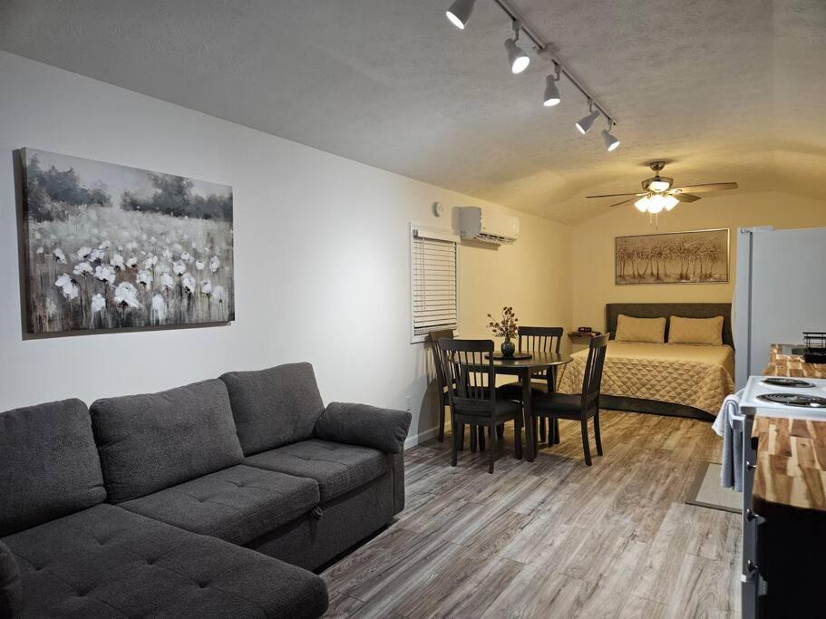 Photo of Livingroom in Phenix City