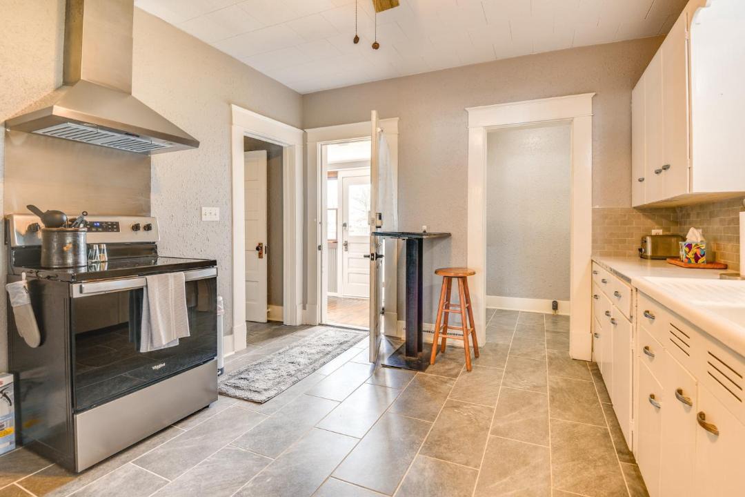 Photo of Others in Anna