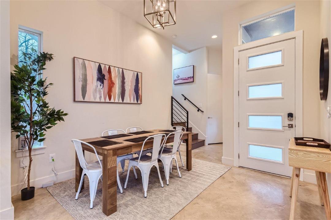 Photo of Livingroom in MLK
