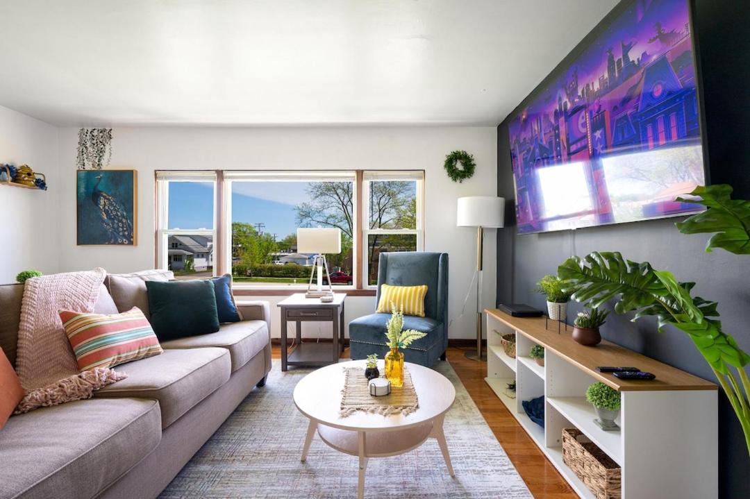 Photo of Livingroom in Westmont