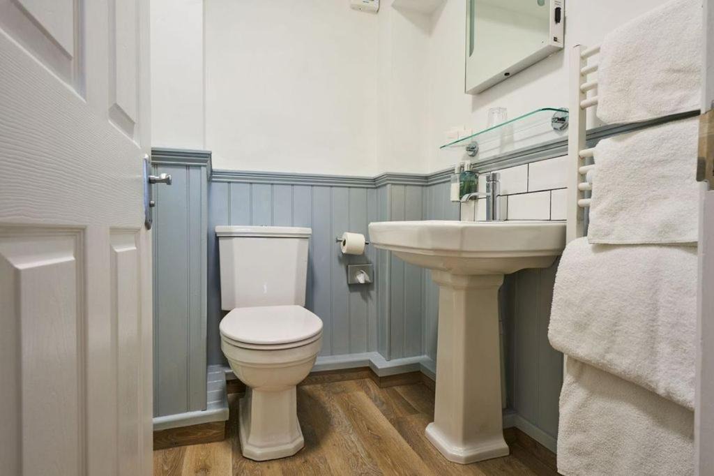 Photo of Others in Trebarwith Strand