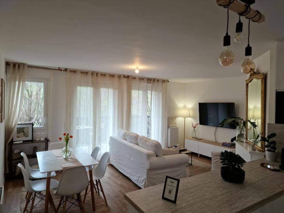 Photo of Livingroom in Clamart