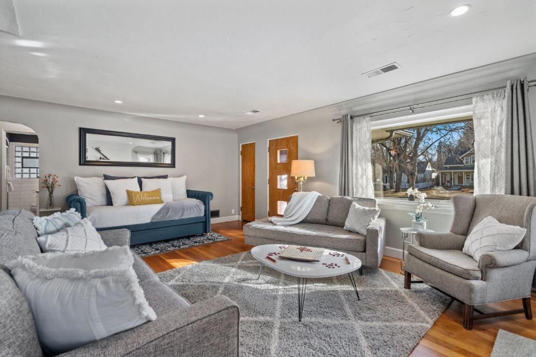 Photo of Livingroom in Old Town West