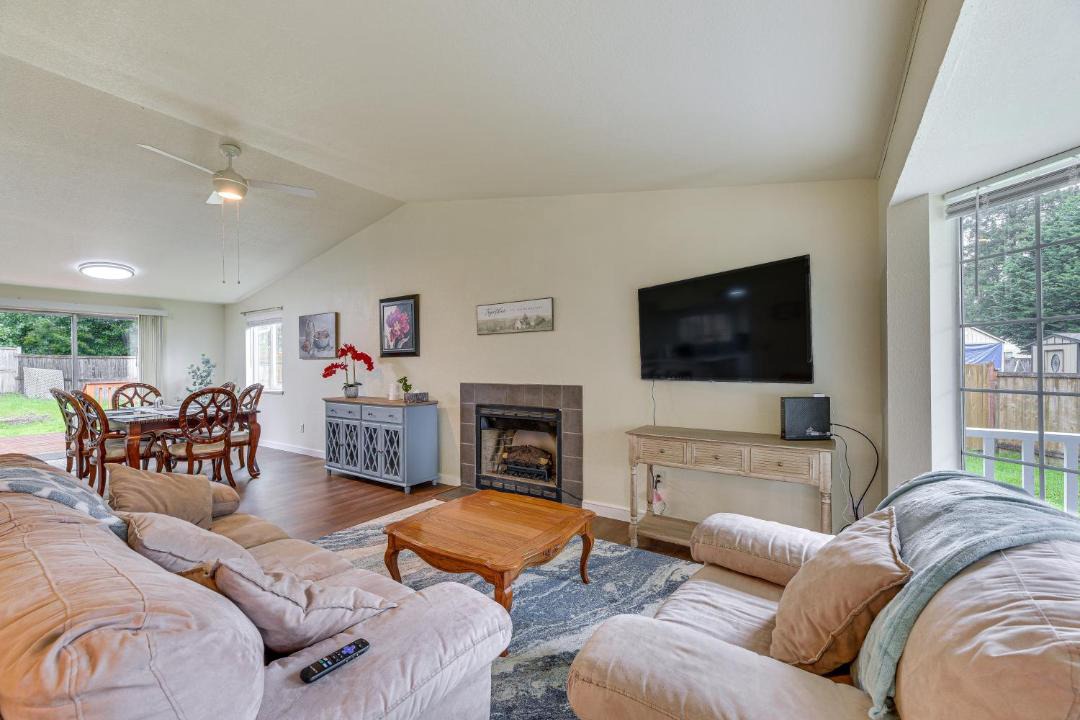 Photo of Livingroom in Tanglewilde-Thompson Place