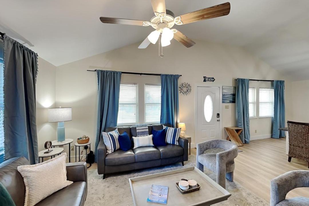 Photo of Livingroom in Leeward Sands