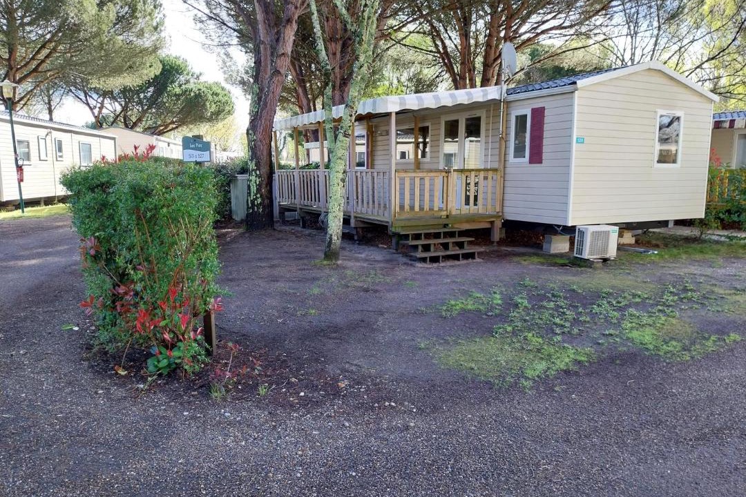 Photo of Buildings in Gastes