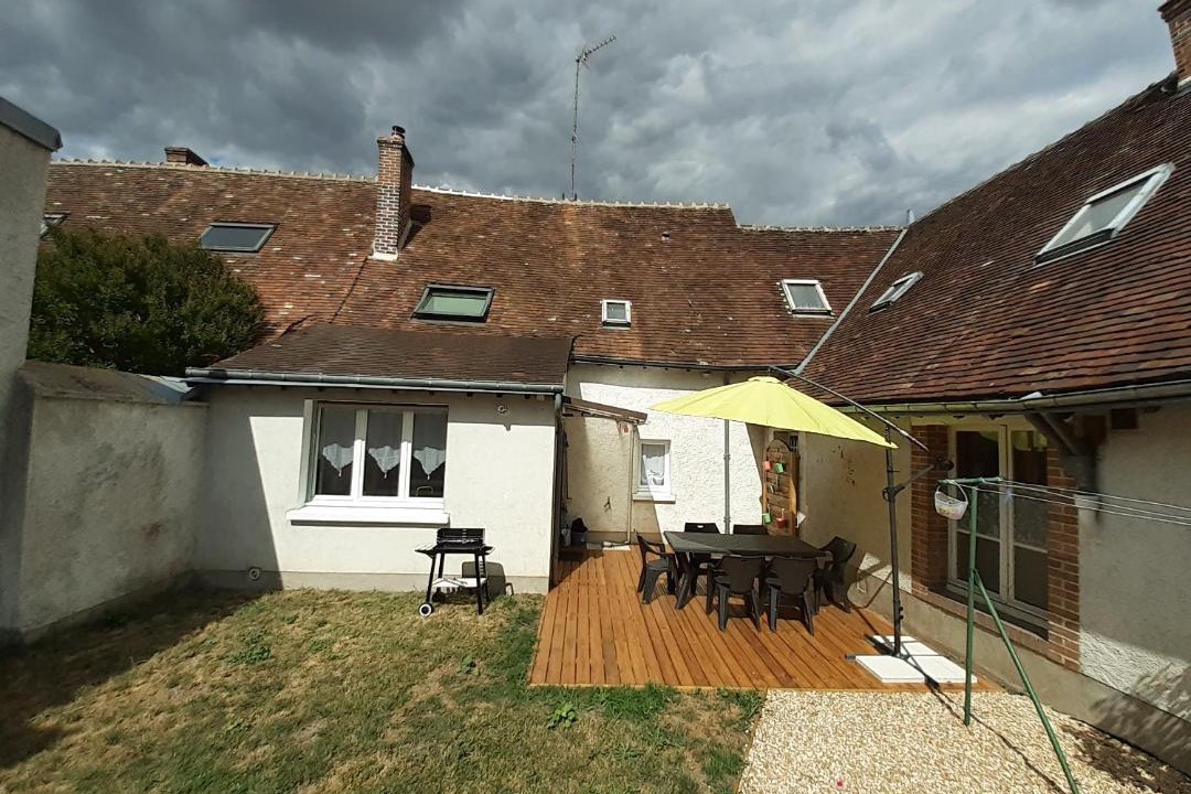 Photo of Buildings in Pezou