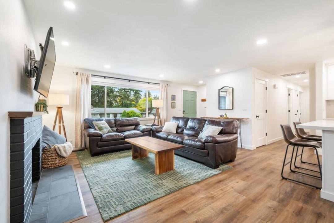 Photo of Livingroom in Inglewood-Finn Hill