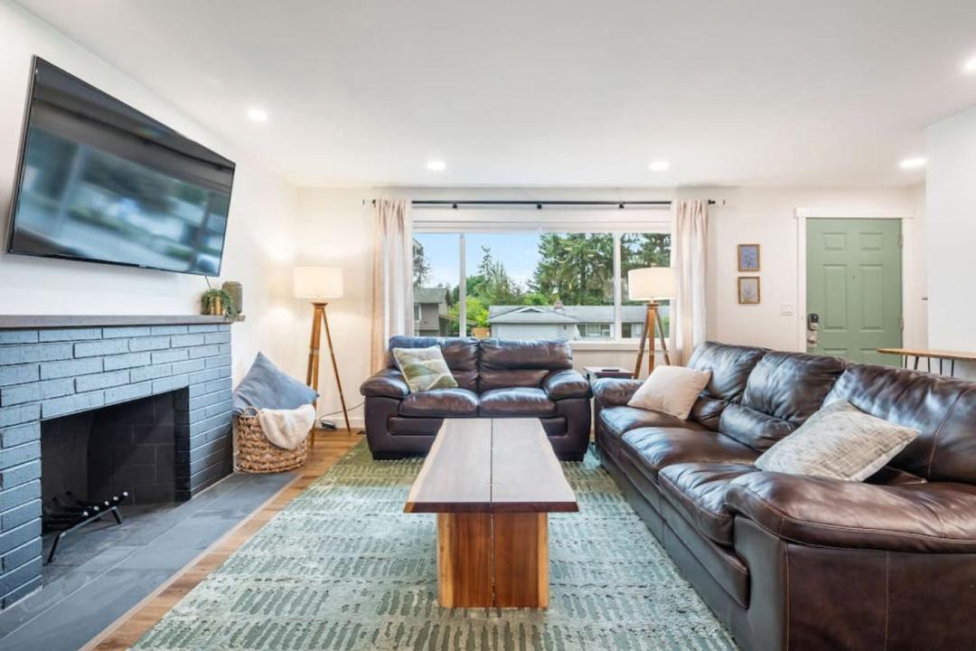 Photo of Livingroom in Inglewood-Finn Hill