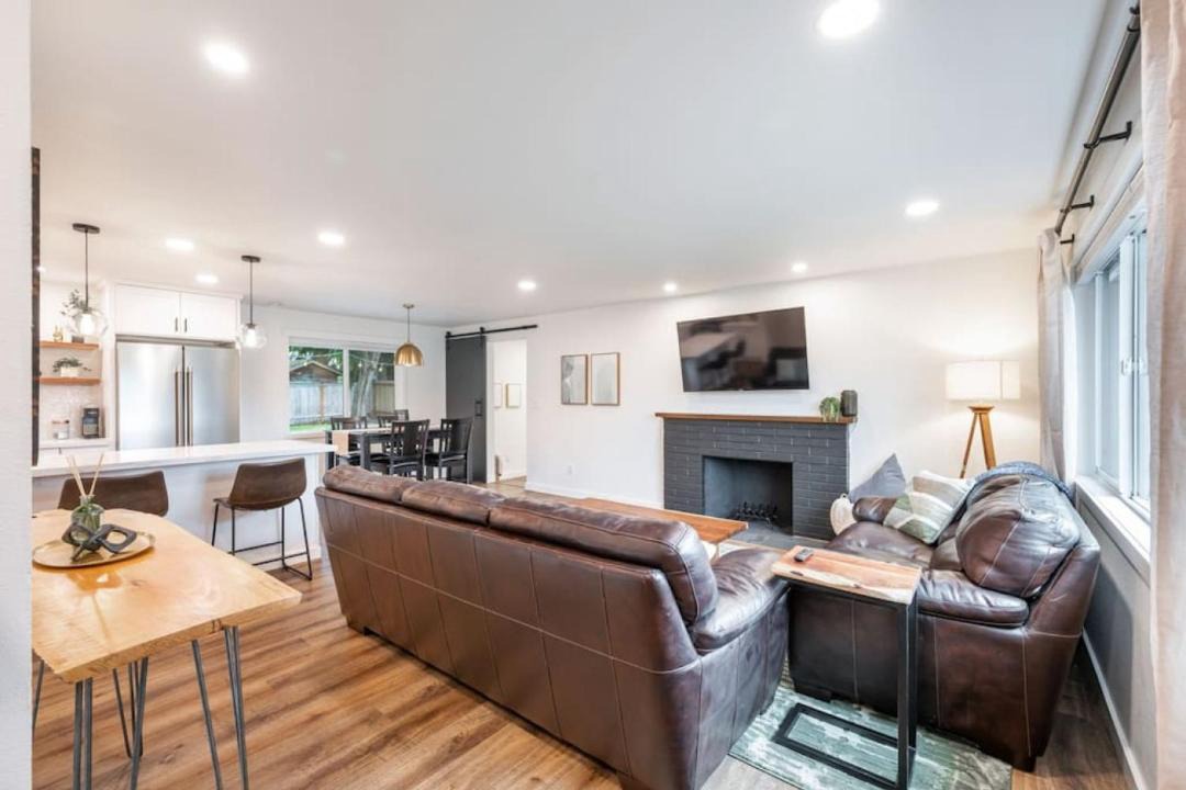 Photo of Others in Inglewood-Finn Hill