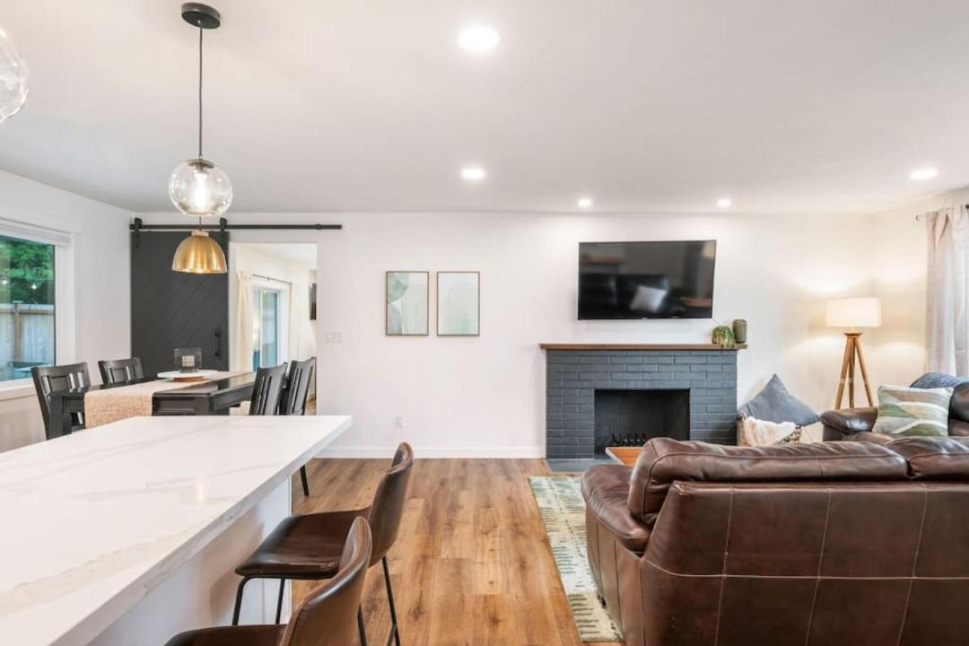 Photo of Others in Inglewood-Finn Hill