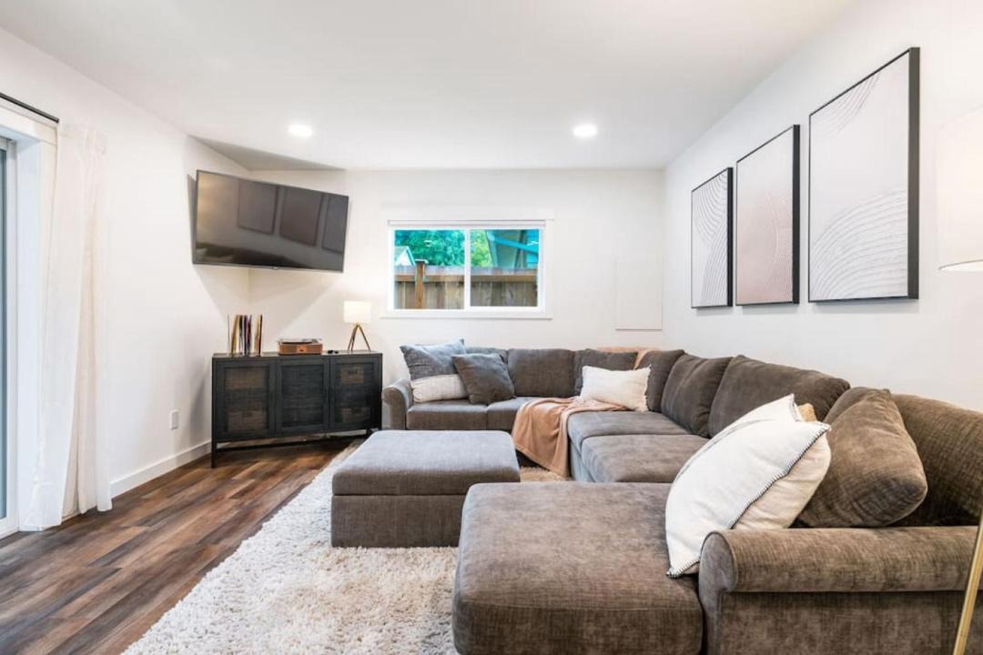 Photo of Others in Inglewood-Finn Hill