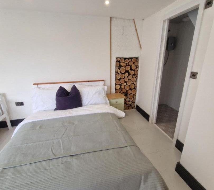 Photo of Others in Heath and Reach