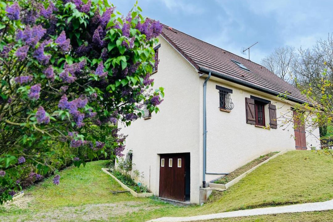 Photo of Buildings in Vezillon