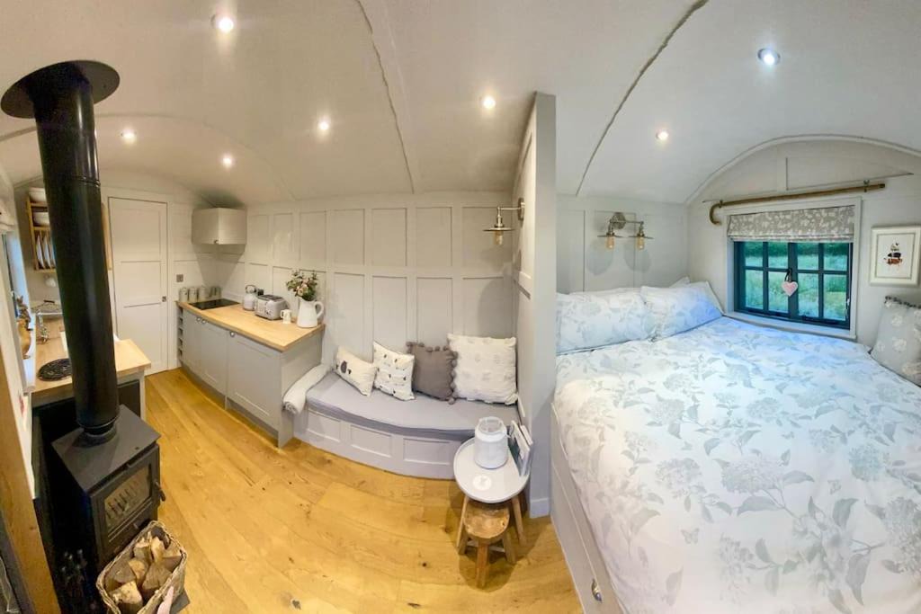 Photo of Others in Hever