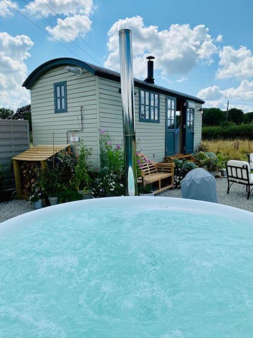 Photo of Others in Hever