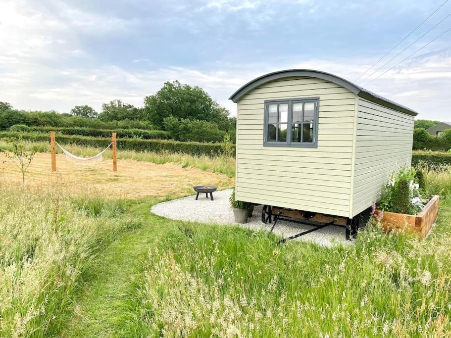 Photo of Others in Hever