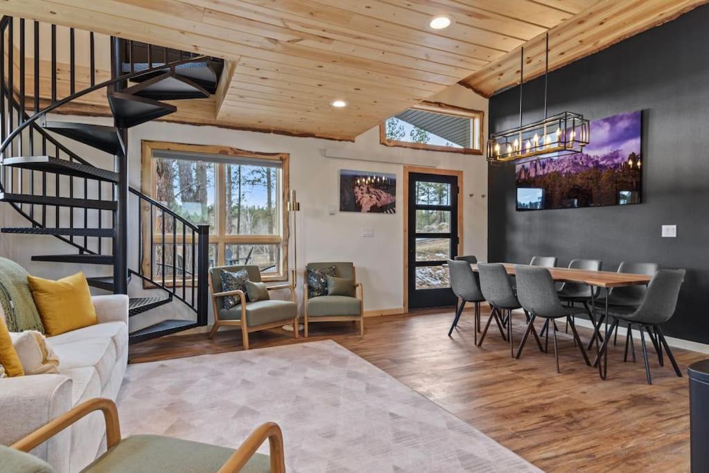 Photo of Livingroom in Custer