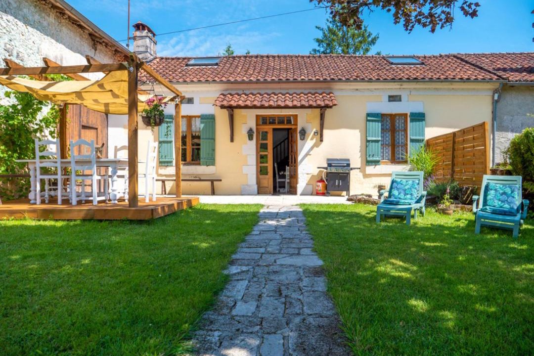 Photo of Buildings in Montagrier