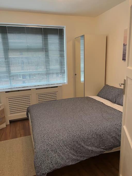 Photo of Bedroom in White City