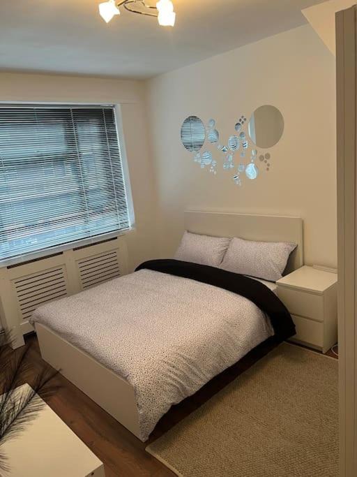 Photo of Bedroom in White City