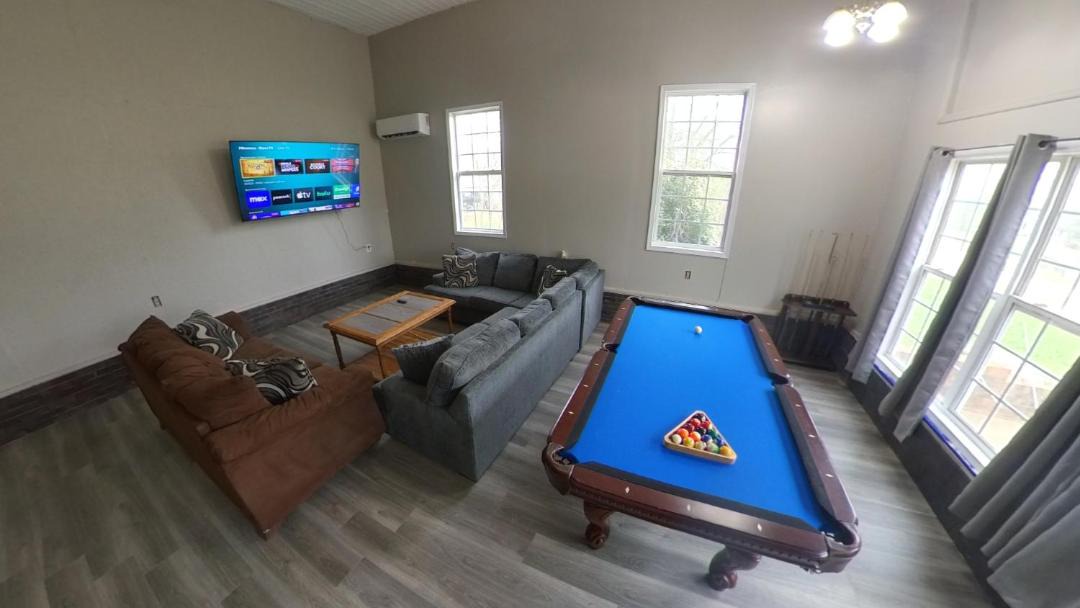 Photo of Livingroom in Saluda