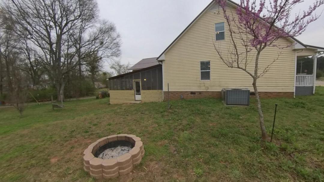 Photo of Buildings in Saluda