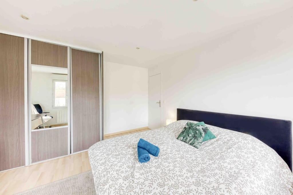 Photo of Bedroom in Argenteuil