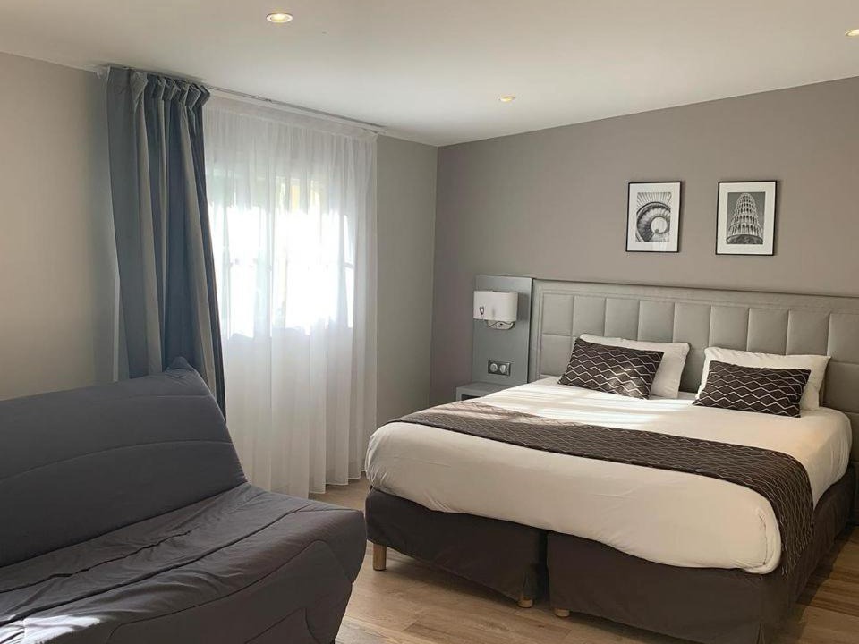 Photo of Bedroom in Venoy