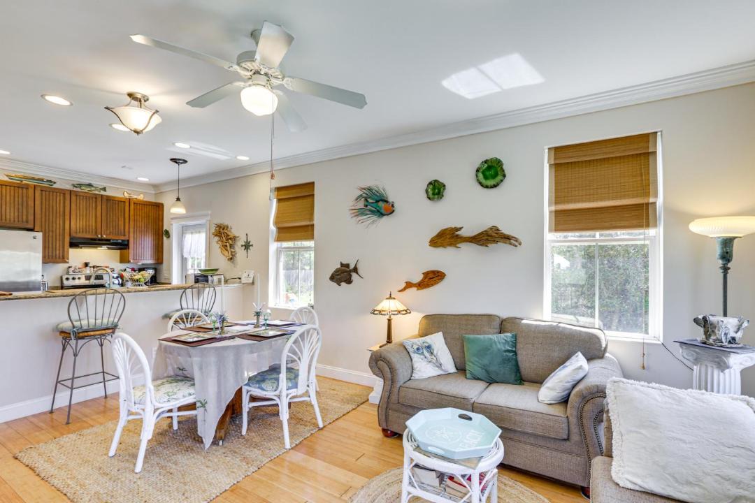 Photo of Livingroom in Carrabelle