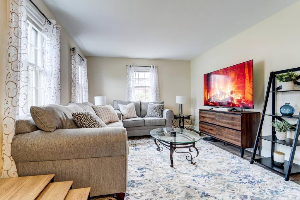 Photo of Livingroom in Beaver Hills