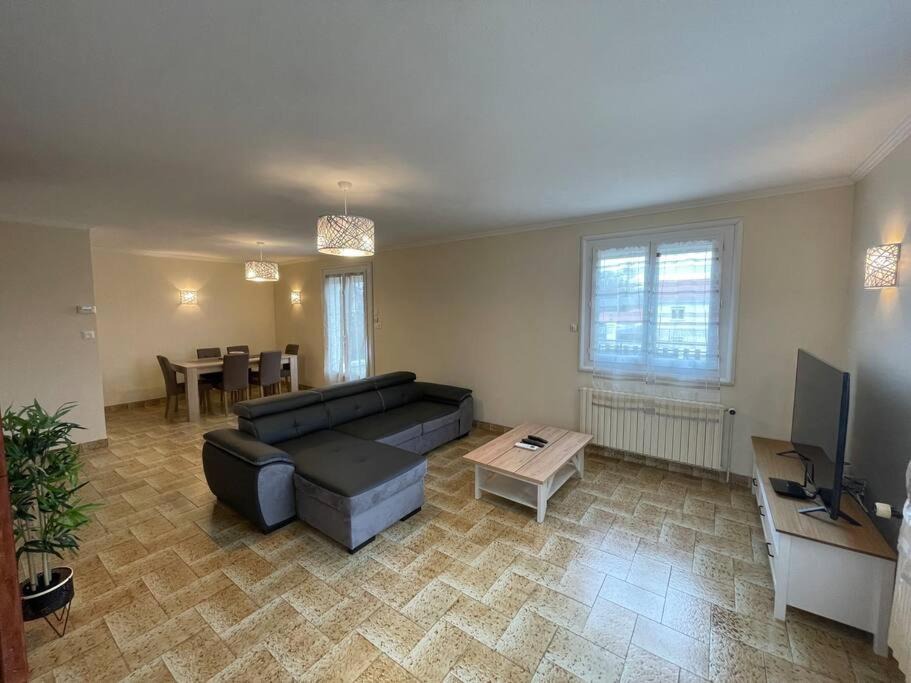 Photo of Livingroom in Vezeronce-Curtin