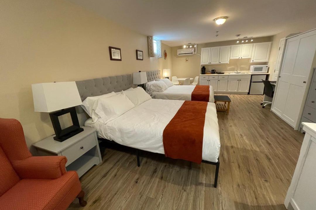 Photo of Others in Queens Square