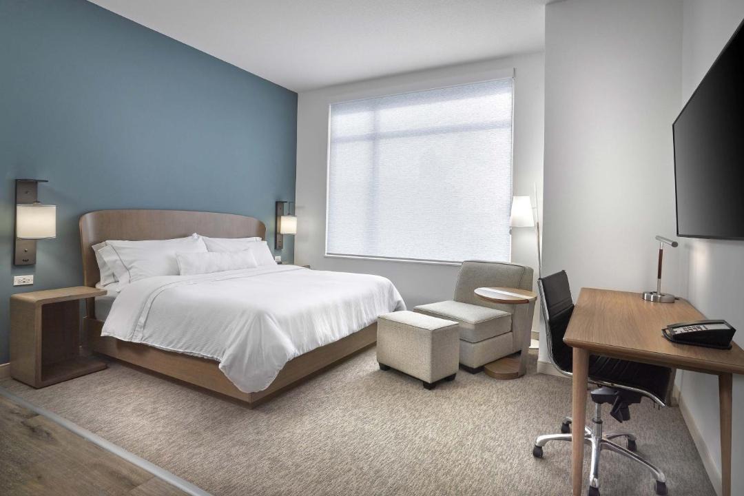 Photo of Bedroom in Coliseum Central
