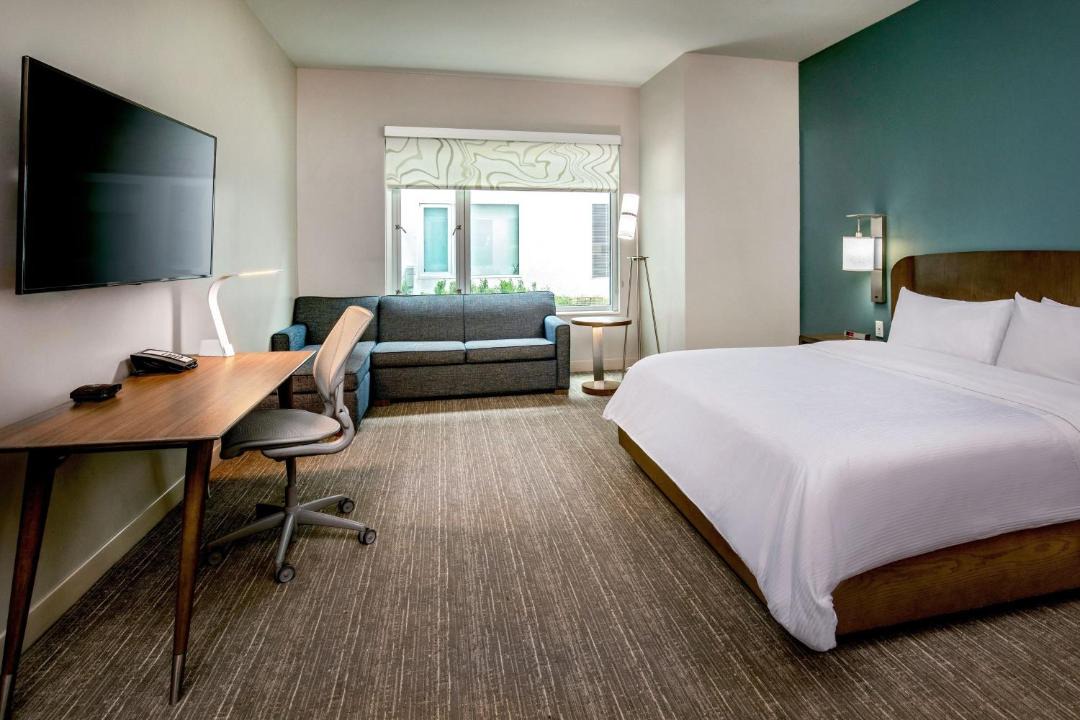 Photo of Bedroom in Coliseum Central