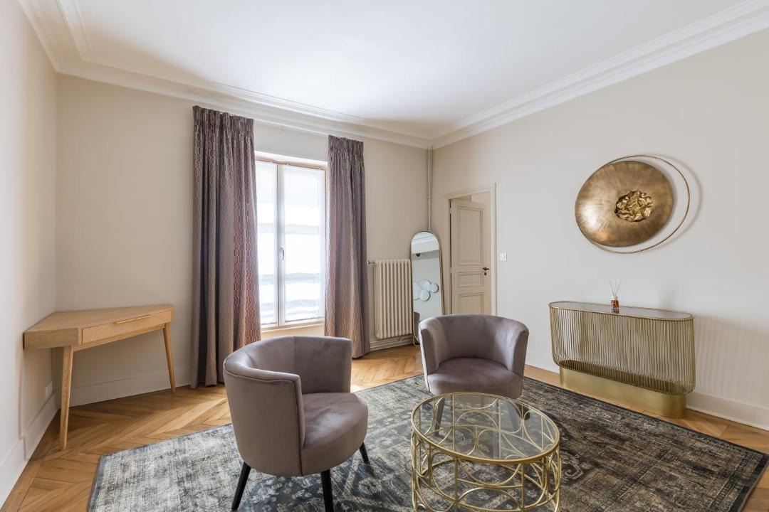 Photo of Others in Flore