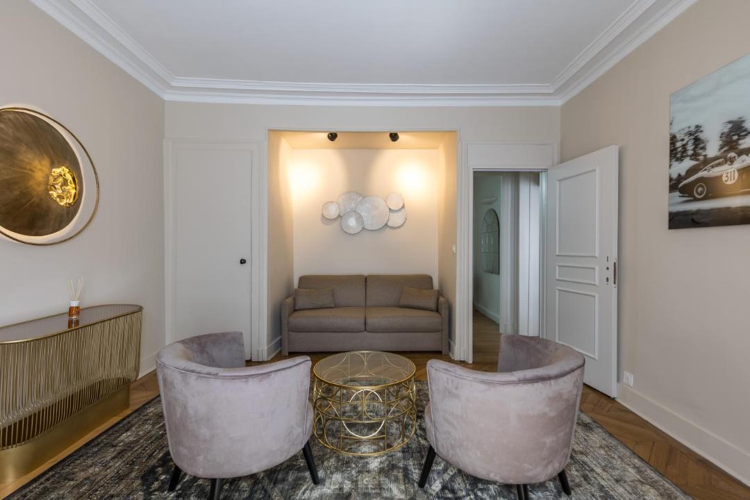 Photo of Others in Flore