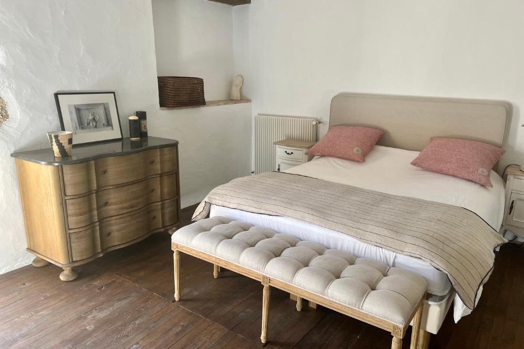 Photo of Others in Pons