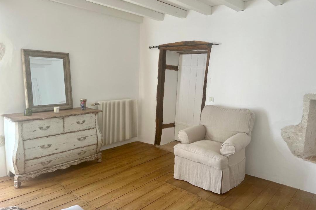 Photo of Others in Pons