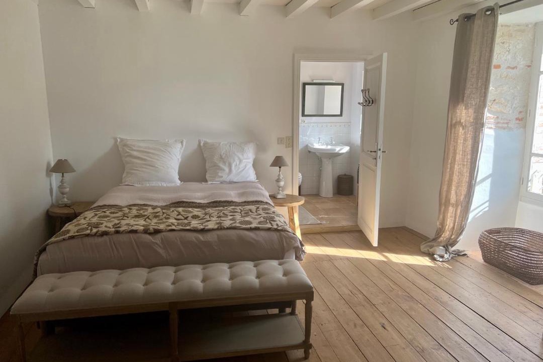 Photo of Others in Pons