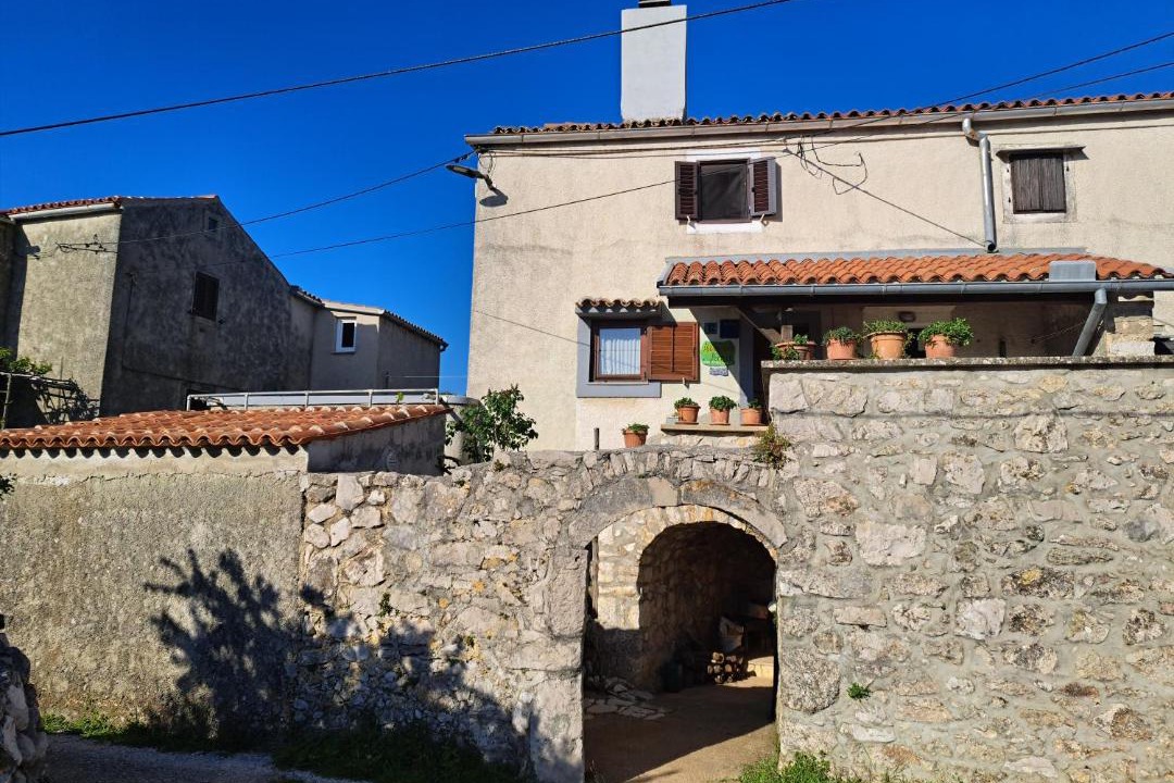 Photo of Others in Cres