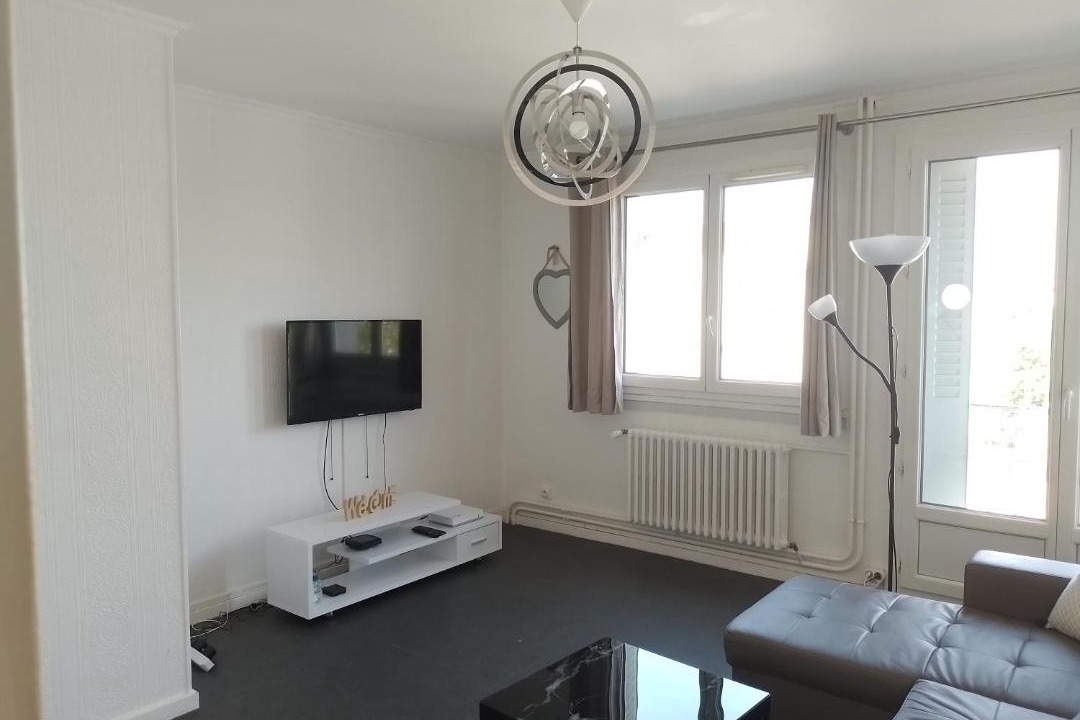 Photo of Livingroom in Vaulx En Velin Village