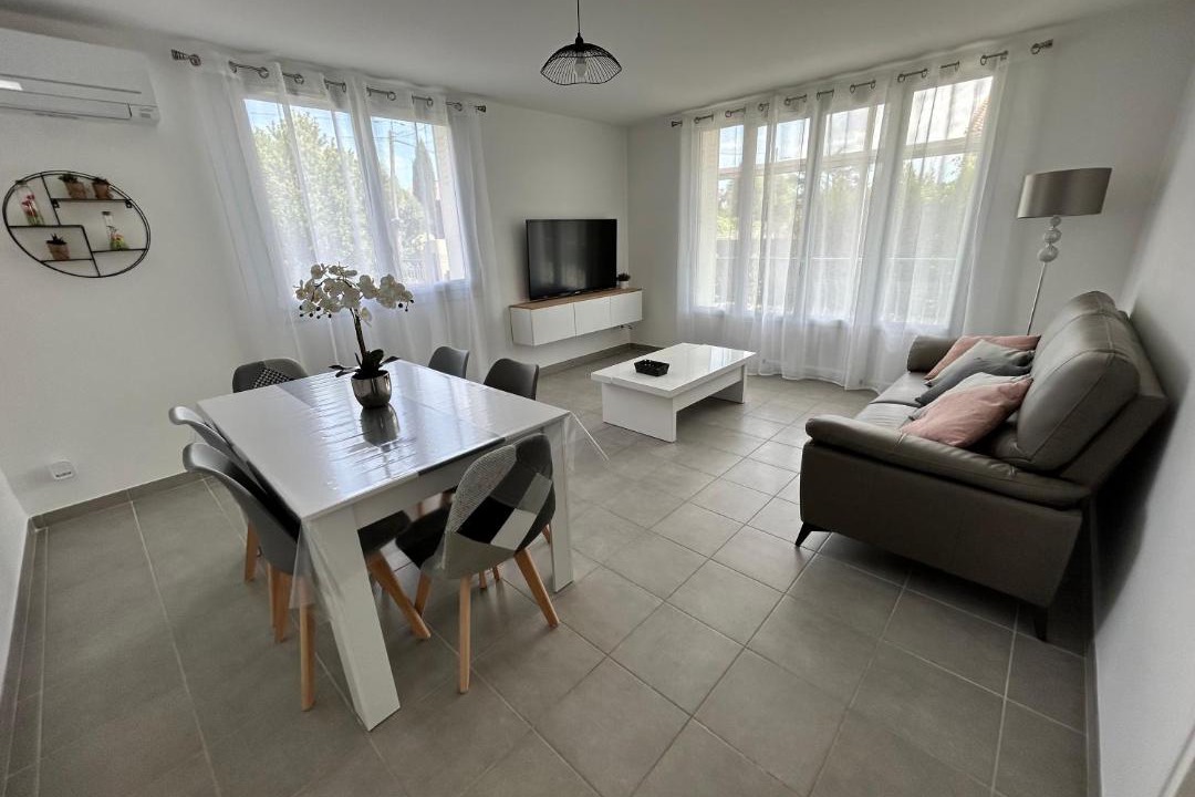 Photo of Livingroom in Beaumont-les-Valence