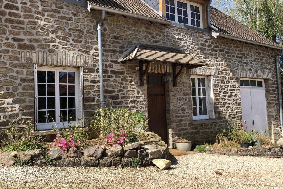 Photo of Buildings in Pont-et-Massene