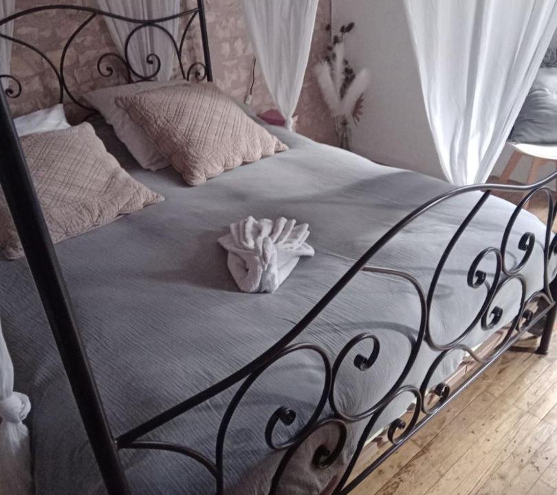 Photo of Bedroom in Maine-de-Boixe