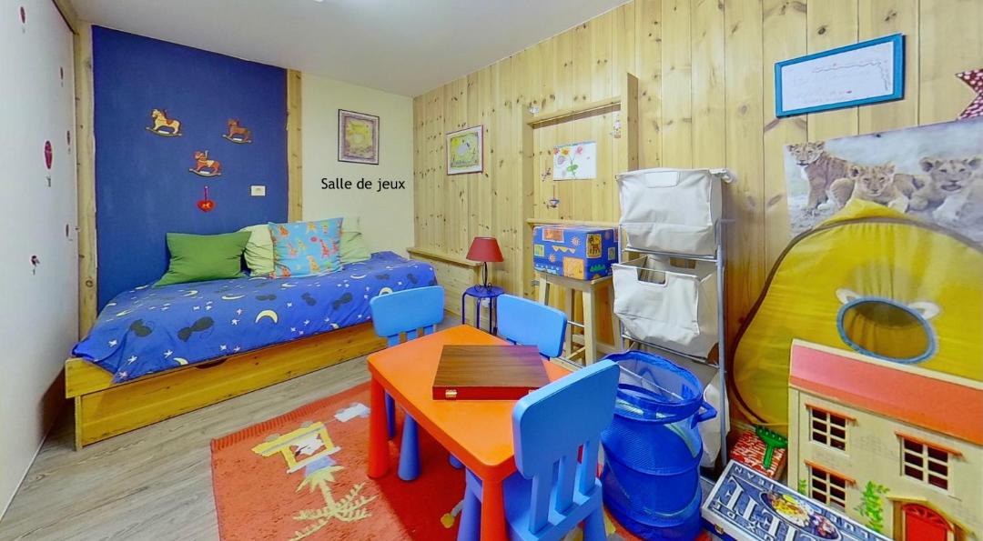 Photo of Others in Forville